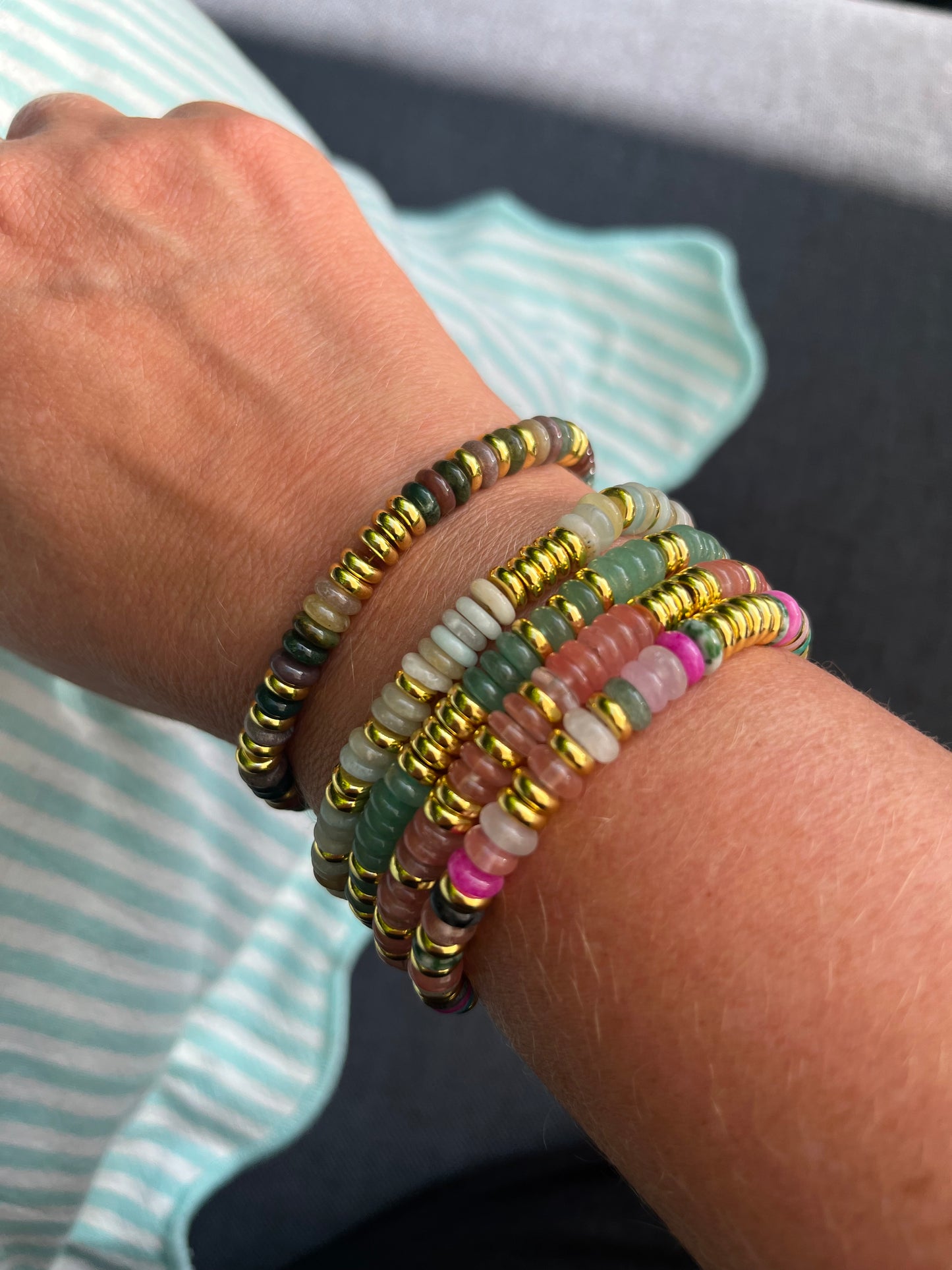 Mørk/Grøn perle armbånd